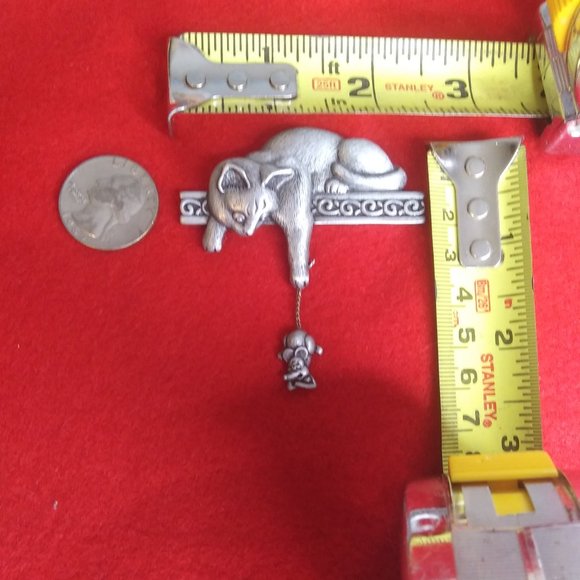 JJ Jonette silver tone metal naughty cat playing with a mouse by the tail - Picture 4 of 9